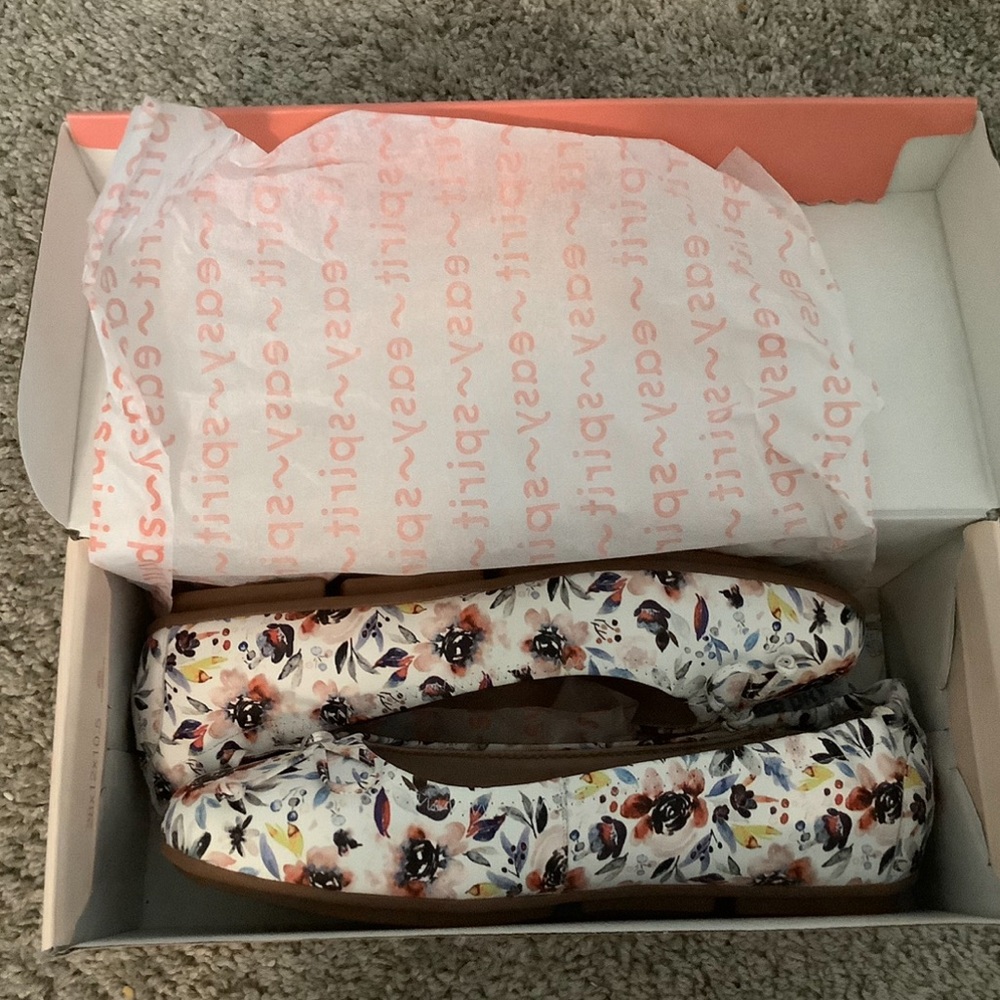 Easy Spirit Floral Flats